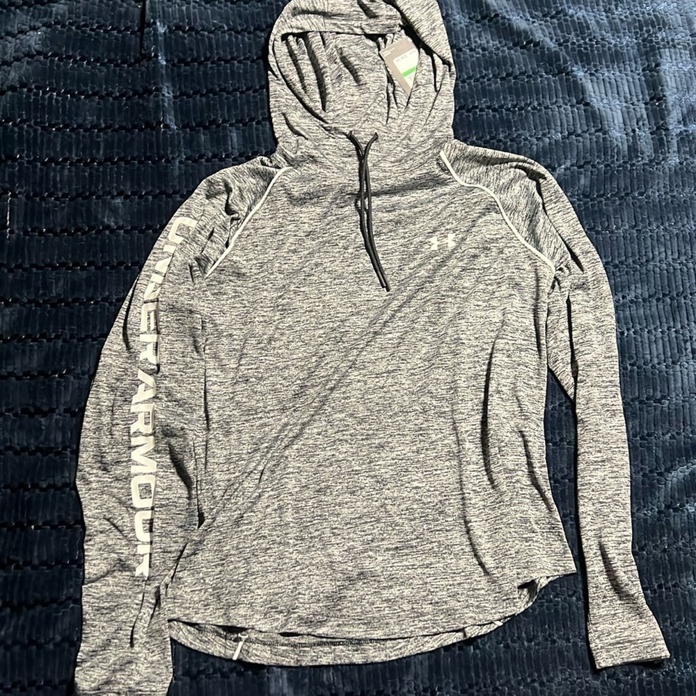 BNWT women’s under armor long sleeve with hood